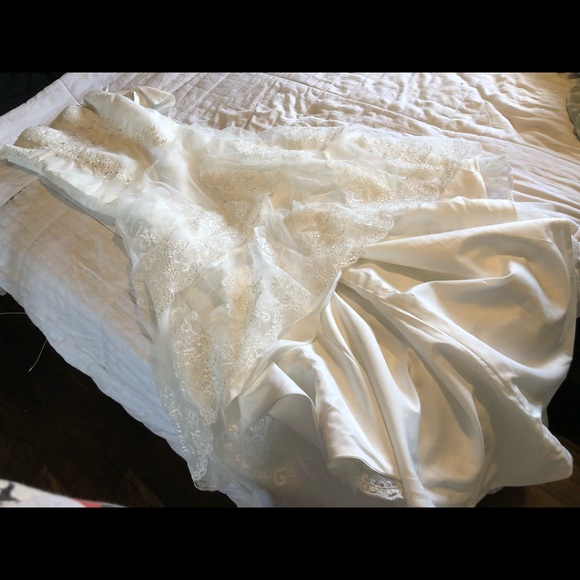 BRAND NEW NEVER WORN WEDDING DRESS - Picture 6 of 6